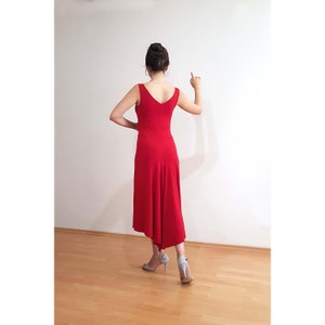 Vestido de tango rojo: elegante vestido de baile con espalda en V