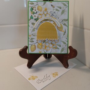 Tarjeta de felicitación de feliz cumpleaños con abeja y flor, regalo hecho a mano con sello para ella, regalo para amiga, regalo para hermana, limón, cítricos, bonito