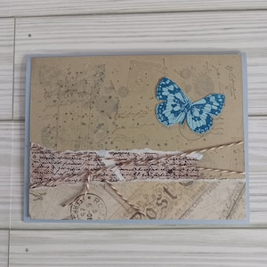 Carte d'anniversaire effet vieilli papillon bleu, cadeau idéal, carte d'anniversaire unique, carte pour elle, carte pour lui, carte personnalisée, enveloppe kraft colorée