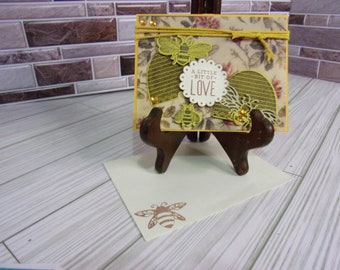 Tarjeta de felicitación Just Because, hecha a mano, estampada a mano con temática de abejas, muestra un poco de amor, abejas, colmenas y brillo, en blanco por dentro