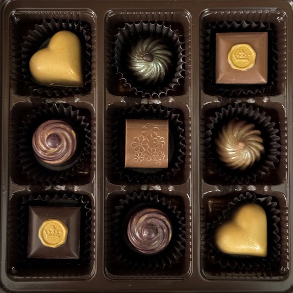 Fit for a Queen Artisan Chocolate Assortment / Mother's Day Gift (Honey Hibiscus Queen Bee, Royal-Tea, Heart of Gold, Crown Jewel, Bordeaux)