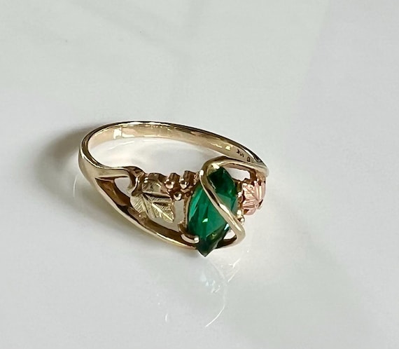 CCO Coleman Mt. Rushmore Black Hills Gold 10K Tricolor Grapevine Ring with Lab Green Marquise Gem Size 8
