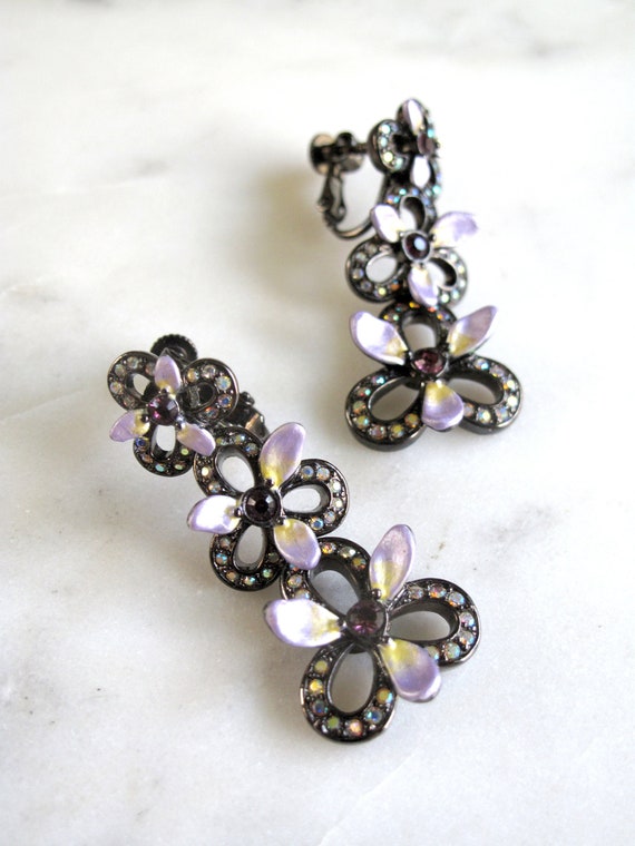 Joan Rivers - Dangle flower screw clip on earrings