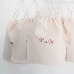 Gepersonaliseerde gunst tassen met rose gouden tekst 17x23cm - handgemaakte trekkoord katoenen etui - aangepaste namen voor bruiloften, baby bruidsdouches