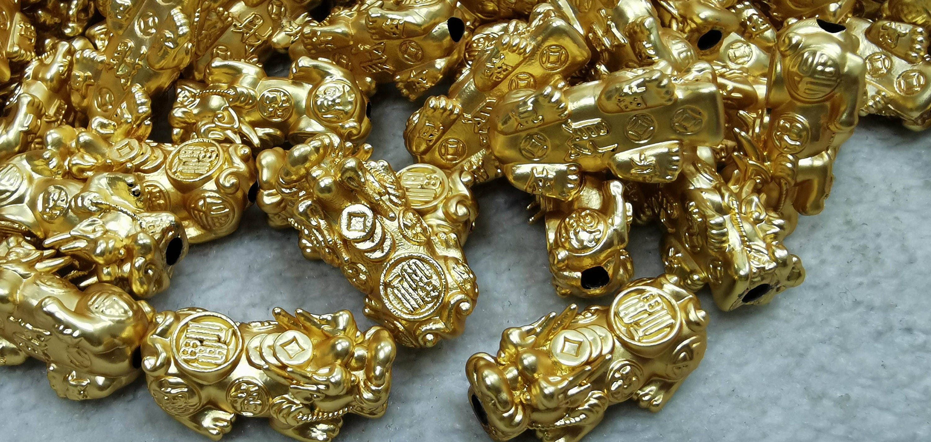 Gold Pixiu - Etsy Hong Kong