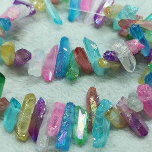17 tums regnbågsfärgad titankvartsklusterspets, titankvartsspetssträng, råkvartsbergskristallspetssträng av pärlor 20-40 mm