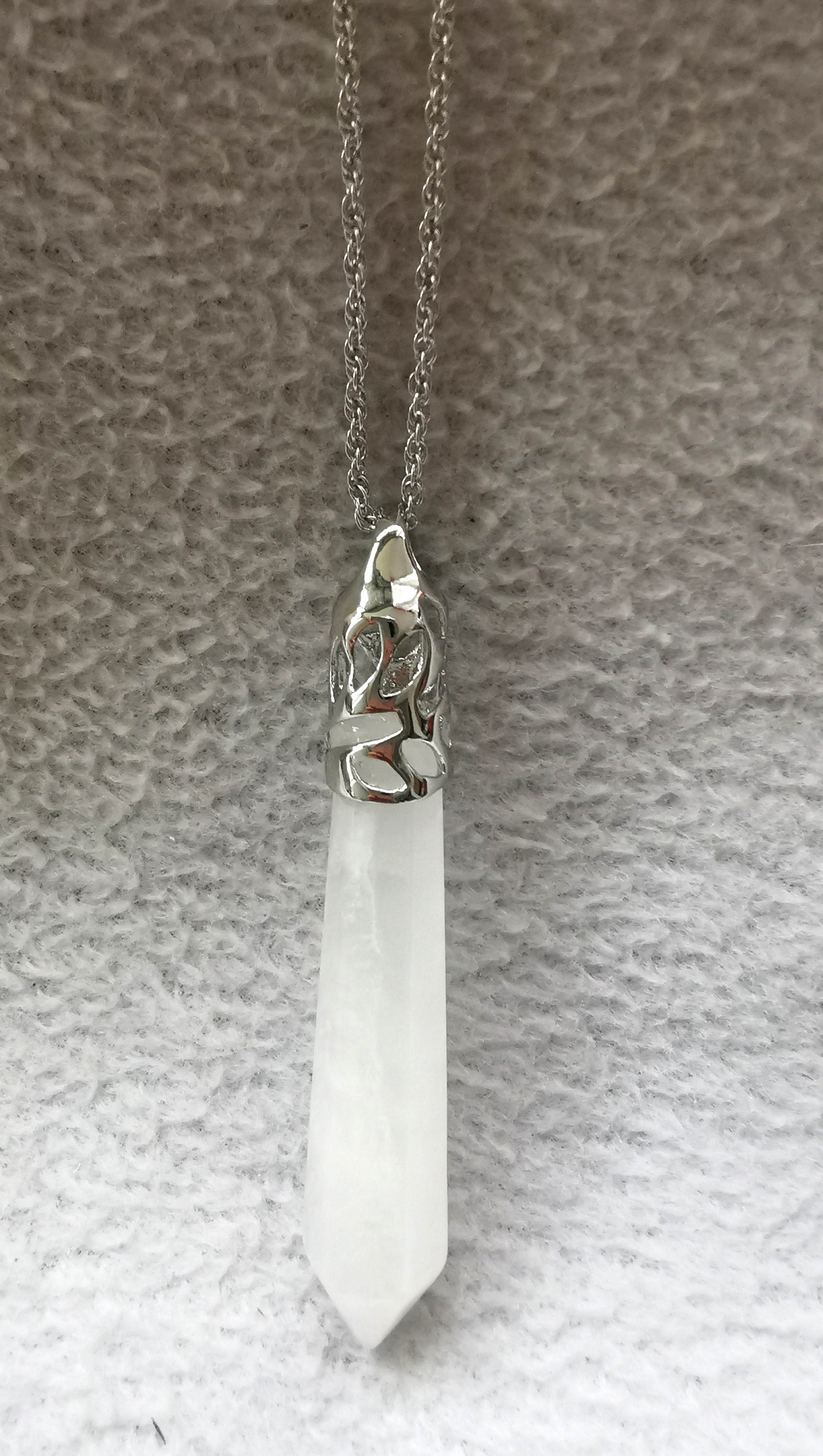 ブレスレット LESS IS MORE white quartz necklace Amazon.com: White Quartz Mineral Stone Point Wire Wrapped