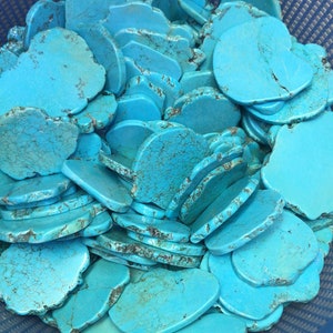 Al por mayor 5pcs azul Turquose, Freeform Slab Slice Howlite Beads,Magnesite Spacer Colgante Accesorios Joyería 30mm a 100mm