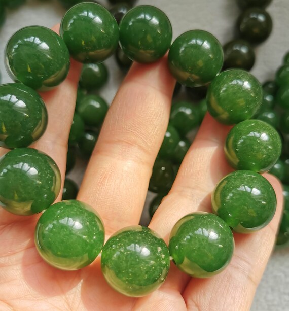 H&J Jewelry Natural Jadeite Green 16mm Ball Bead Stretch Bracelet - Gift Boxed