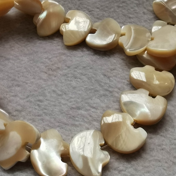 Lot Genuine Mother of Pearl Shell 9-18mmBrown White Zuni Style Bear Fetish Beads Iridescent Southwestern Winter Totem Animal Bead 16inch