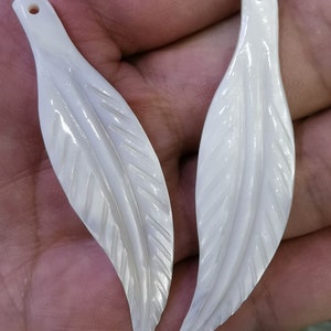 Superior perforado --6pcs Hoja grande Natural Mop Shell cabujón Joyería blanco Punto de concha focal perla blanca cuentas de concha 60x10mm