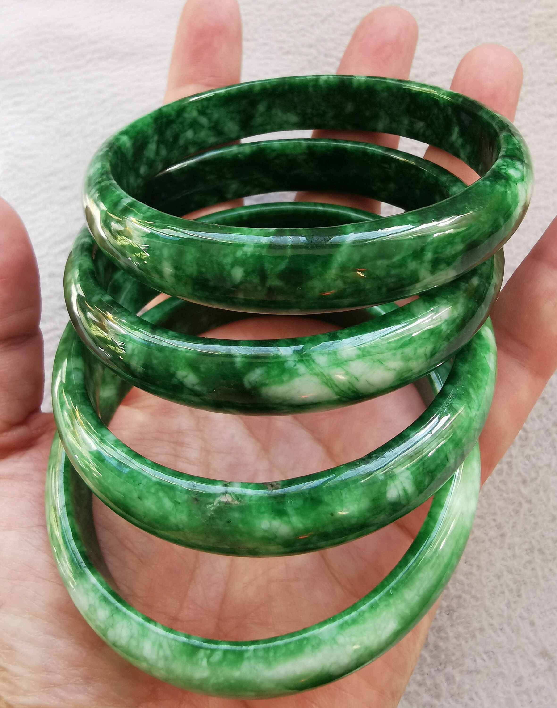 大きなバングル 内寸70mm 天然グリーンレッドエメラルジェダイト