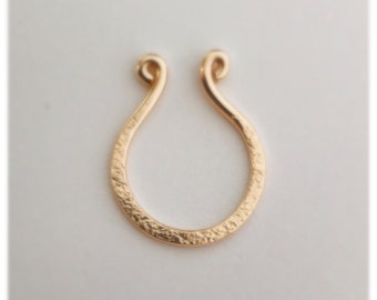 Anillo falso para tabique nasal con textura brillante: joyería de plata de ley sin perforaciones