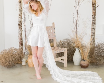 Bride Lace Robe, Long Lace bridal Robe with Train, Scalloped Lace Robe, Wedding Day Getting Ready  Robe, Gift for Bride, Bridal Shower Gift