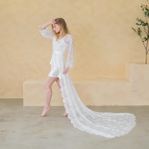 Bride Lace Robe, Long Lace bridal Robe with Train, Scalloped Lace Robe, Wedding Day Getting Ready  Robe, Gift for Bride, Bridal Shower Gift