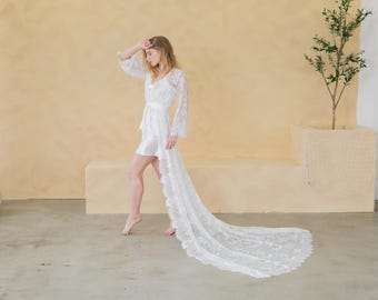 Bride Lace Robe, Long Lace bridal Robe with Train, Scalloped Lace Robe, Wedding Day Getting Ready  Robe, Gift for Bride, Bridal Shower Gift