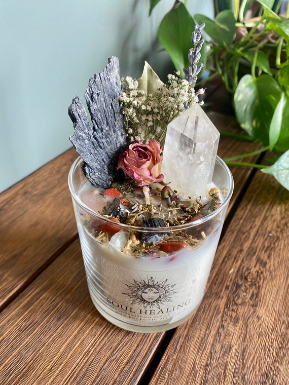 DIY essential oil candles!! Made with SOY, dried flowers and crystals ✨ 