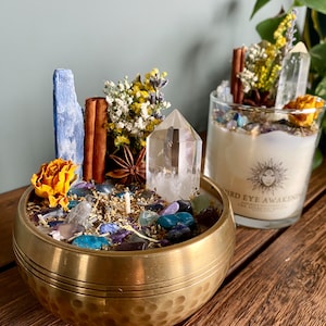 Vela de intención para despertar el tercer ojo con cristales, hierbas y flores: hoja de laurel, tabaco, cera de soja, vela de cristal, vela de altar, vela de intuición