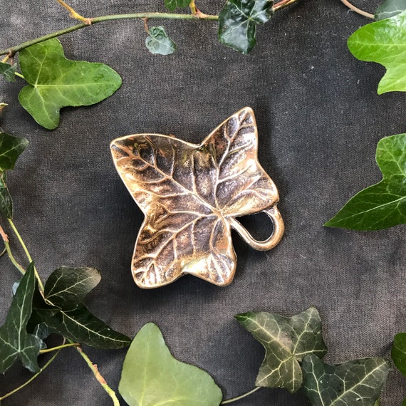 Vintage small brass ivy leaf jewellery tray / coin