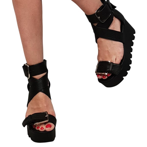 Sandalias de plataforma de cuero negro para mujer, sandalias góticas de cuña con tiras.