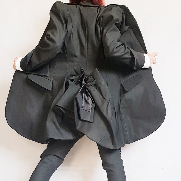Asymmetrischer schwarzer Blazer, Avantgarde-Frauen-Blazer, Gothic-Jacke, schwarze Jacke, Steampunk-Jacke, schmale Jacke, taillierter Blazer, Party-Jacke