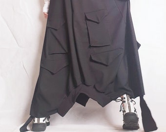 Lange Kleidtaschen, Schwarzes Kleid, asymmetrisches Kleid, Gothic Kleid, extravagantes Kleid, dekonstruiertes Kleid, ärmelloses Kleid