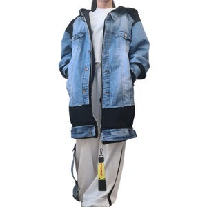 Übergroße Hoodie-Jacke, Denim-Patchwork, Avantgarde-Streetwear, dekonstruiertes Hoodie für Frauen