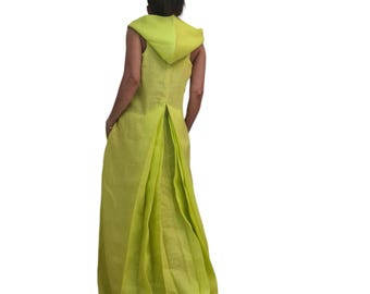 Vestido largo de lino color lima con capucha y bolsillos: Vestido largo veraniego informal, estilo bohemio.