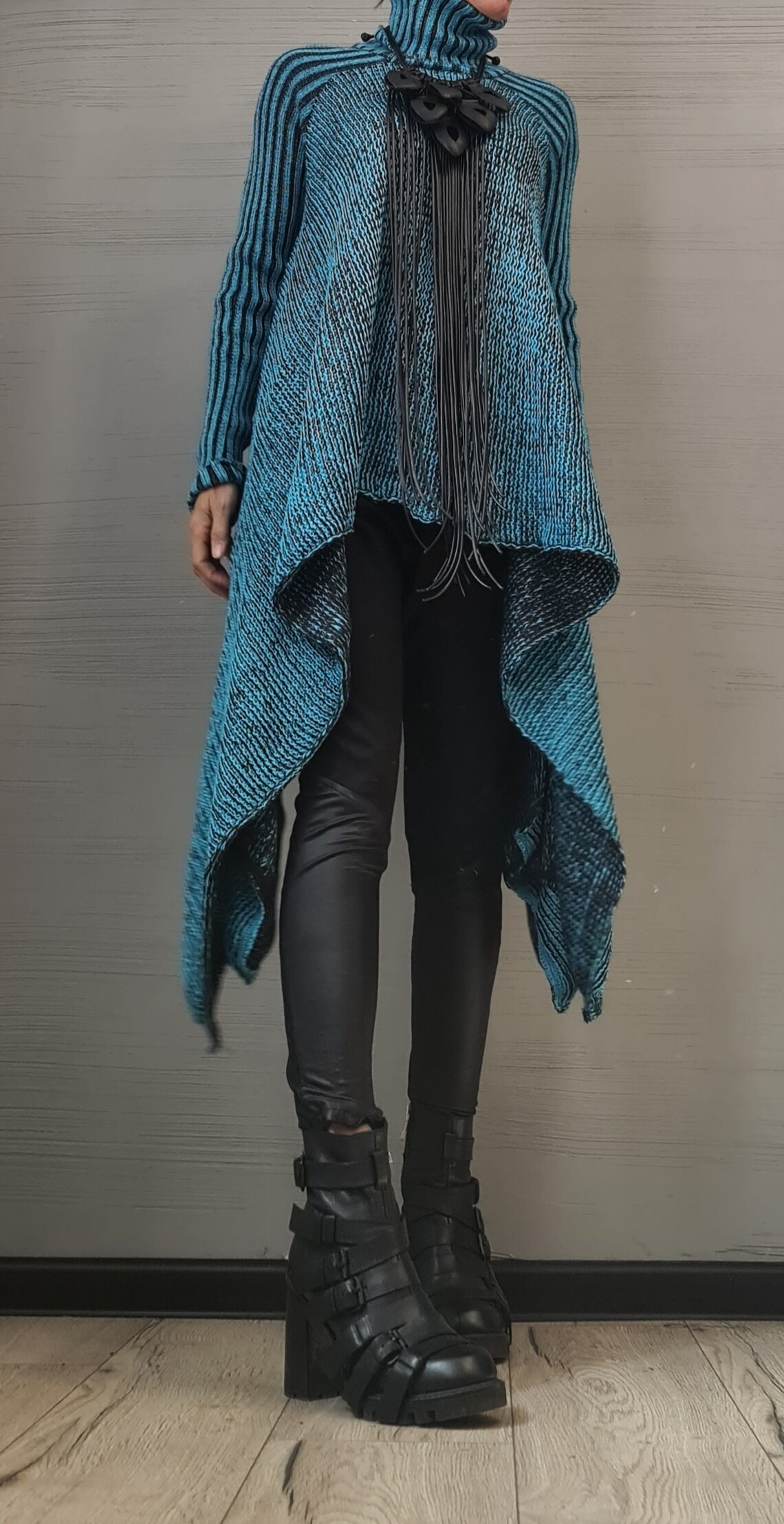 Sexy Turtle Neck Top And Pleated Skirt Set