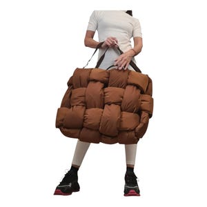 Bolso acolchado marrón de vanguardia, bolso tote acolchado extragrande, bolso extravagante