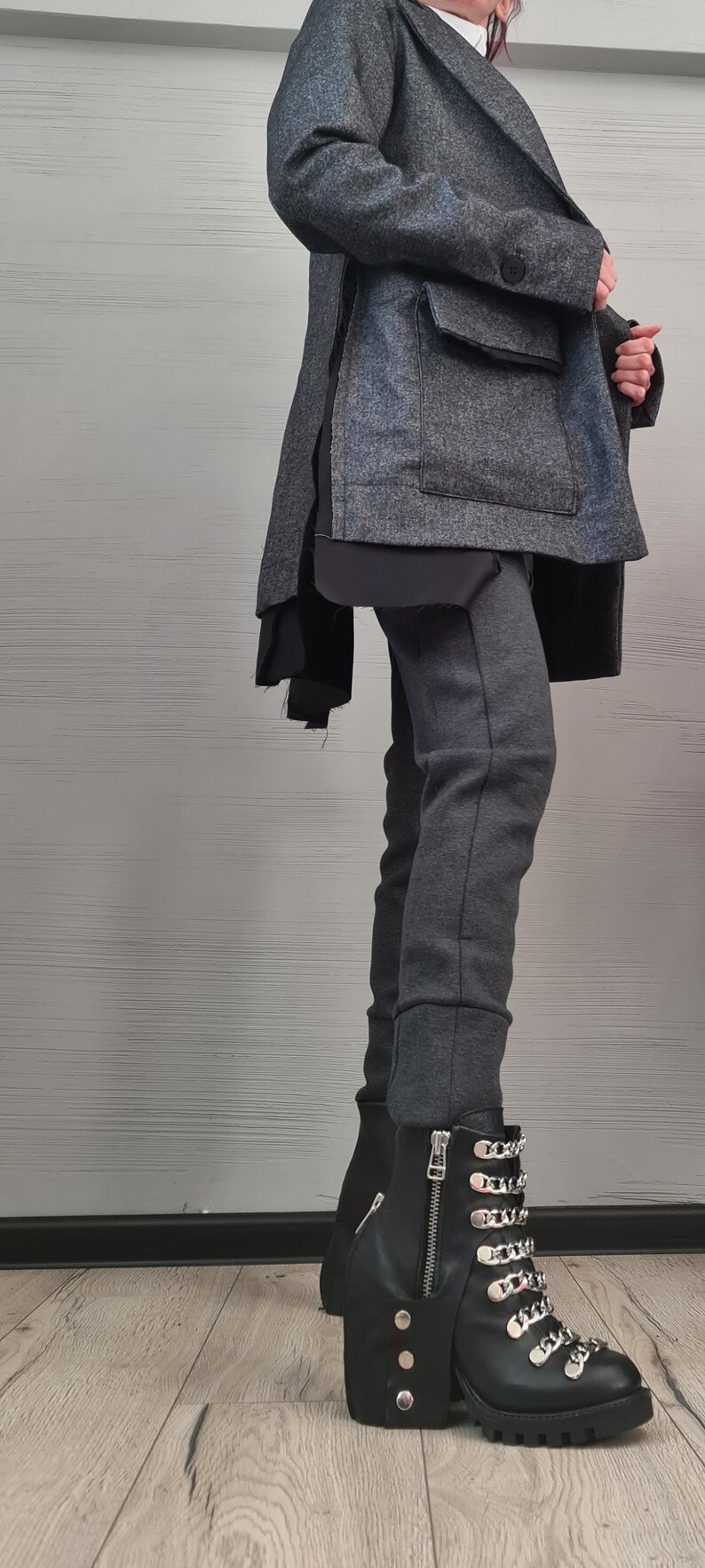 Graue asymmetrische Wolljacke, Mantel in Übergröße, Oversized-Blazer im Deconstructed-Stil Bild 12
