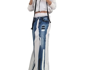 Falda larga de mezclilla blanca de algodón de estilo vanguardista, falda asimétrica de talla grande, costuras sin rematar, silueta deconstruida.