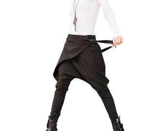 Pantalons avant-gardistes / Sarouels pour femmes / Pantalons avec entrejambe bas / Pantalons amples / Pantalons extravagants / Pantalons décontractés / Pantalons urbains