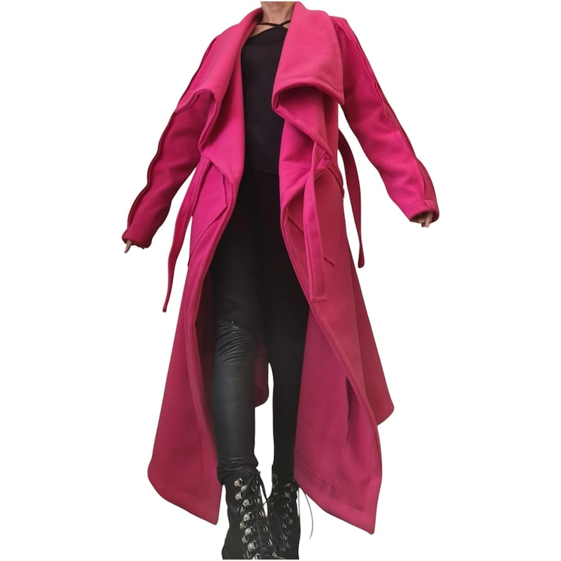 Pinkfarbener, asymmetrischer Wickelmantel, lange Jacke in Übergröße, kurzer Rücken und Bindegürtel Bild 1