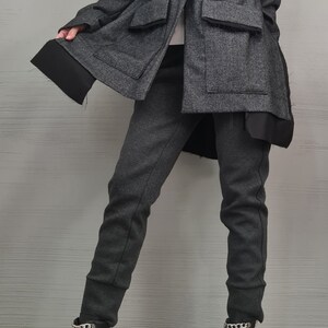 Graue asymmetrische Wolljacke, Mantel in Übergröße, Oversized-Blazer im Deconstructed-Stil Bild 4