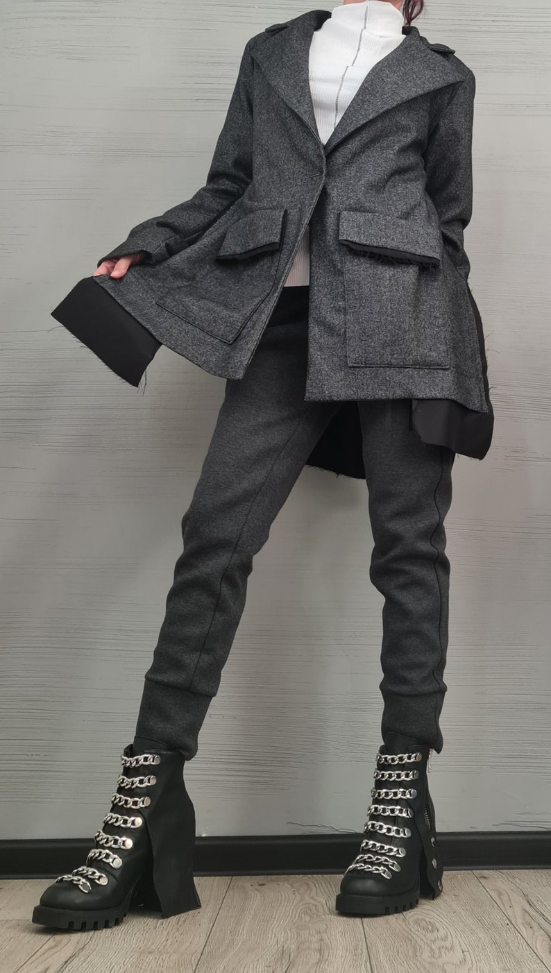 Graue asymmetrische Wolljacke, Mantel in Übergröße, Oversized-Blazer im Deconstructed-Stil Bild 4