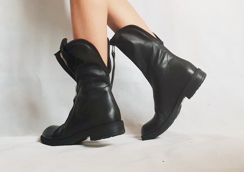 Schwarze Lederschuhe, Gothic Booties, Alle Jahreszeiten, Leder Fußstiefel, flache Schuhe, Steampunk Boots, Grunge Schuhe, bequeme Schuhe Bild 4