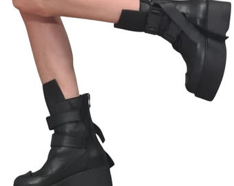 ブラックレザープラットフォームブーツ、バックルストラップアンクルブーツ、ゴシックグランジレディースフットウェア