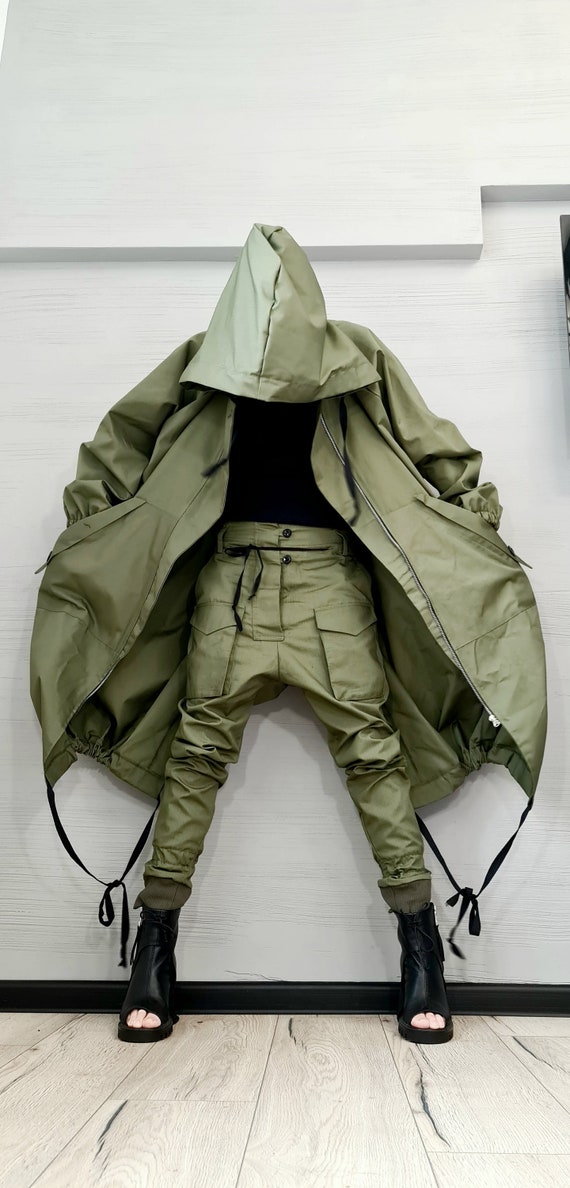 New Collection Long Loose Hooded Jacket With Extravagant Military 