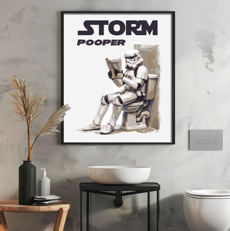 K&ouml;nnte beinhalten: Eine Schwarzwei&szlig;illustration eines Star Wars Stormtroopers, der auf einer Toilette sitzt und eine Zeitung liest. Der Text &uuml;ber dem Bild lautet "STORM POOPER".