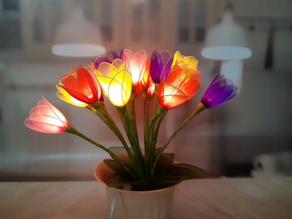 Couleurs mixtes Tulip flower batterie lampe artificielle nylon