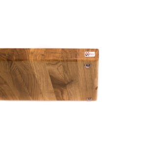 The Master Board: Solid oak cutting board with anti-slip feet image 4