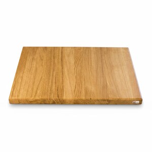 The Master Board: Solid oak cutting board with anti-slip feet image 5
