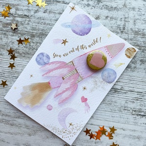 Tarjeta A6 con insignia 'Eres de otro mundo' de Pink Rocket. Tarjetas de San Valentín para niños, tarjetas de cumpleaños para niños