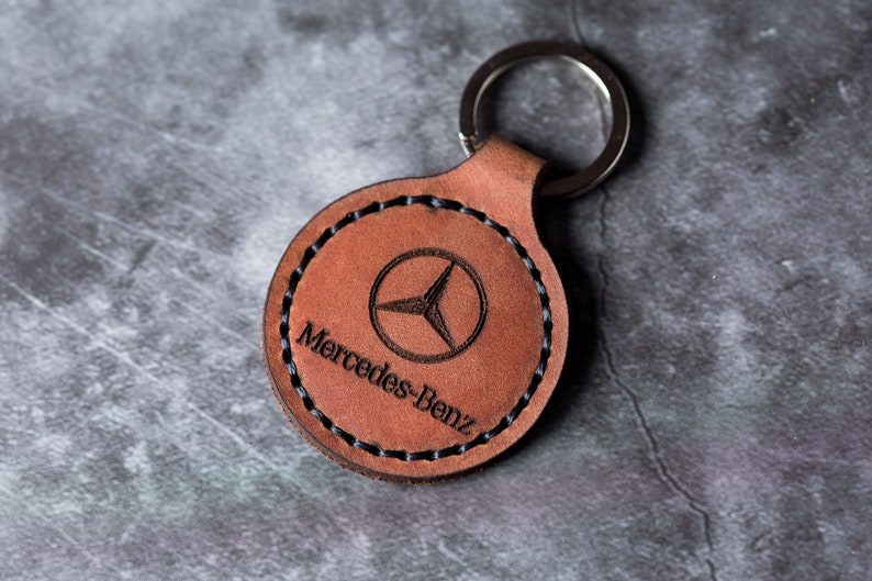Porte-clés Mercedes-Benz Doré En Laiton - Gravé Laser Avec Anneaux Supplémentaires - Accessoire Auto Luxe 9cm