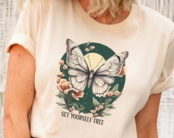 Butterfly Floral Shirt, Butterfly T-Shirt,  Butterfly Graphic Shirt,  Floral Gift T-Shirt, Botanical Tee. Butterfly Gift, Boho butterfly