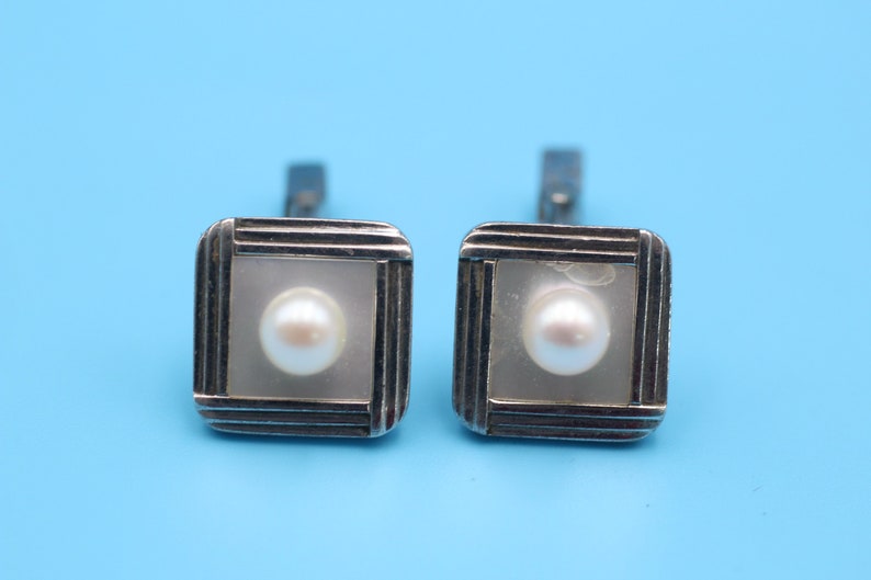 MIKIMOTO buying exquisite vintage pearl and mother of pearl square face sterling silver cufflinks