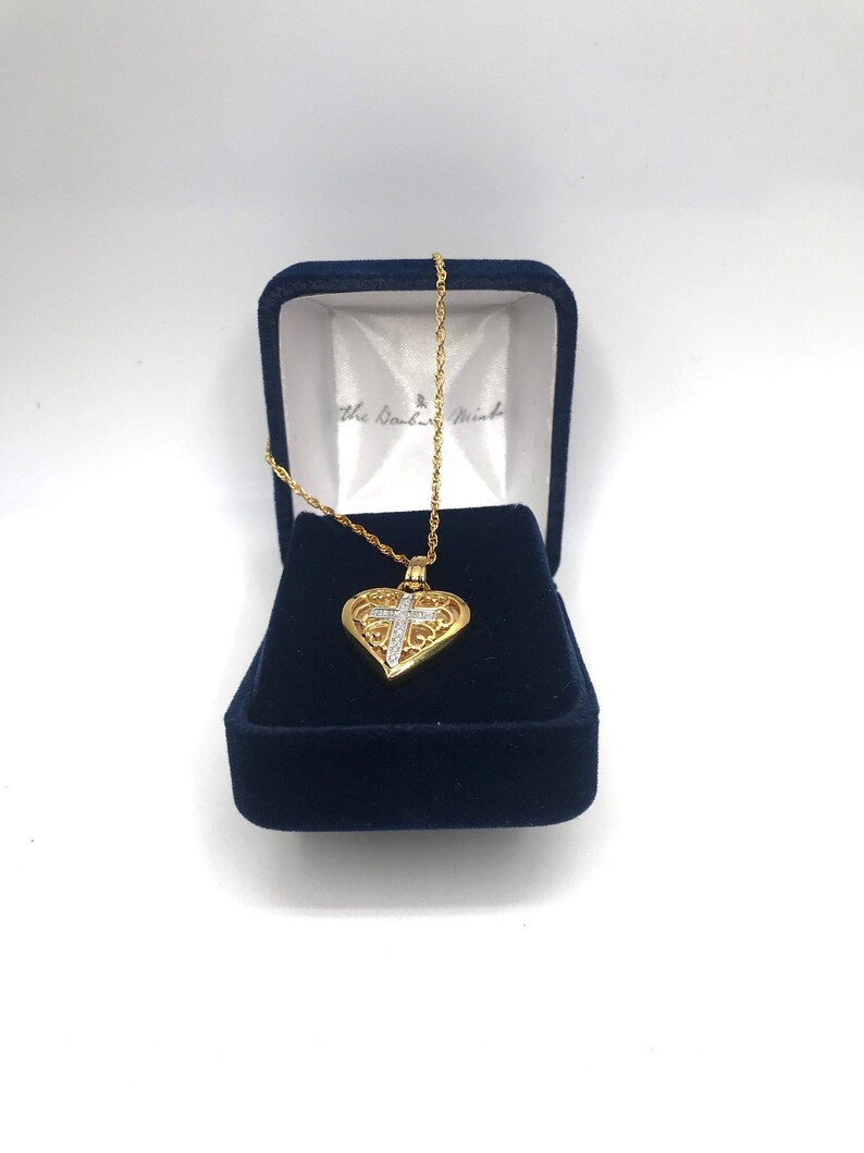 Vintage Danbury Mint Goldtone Diamond Cross Heart Pendant Necklace
