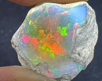 エチオピア産ハニカムファイアオパール標本：原石展示、10月の誕生石