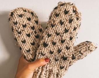 heart mittens, knit mittens for women, wool mittens, winter accessories, fleece lined mittens, christmas gift, xmas, holiday, gift for her